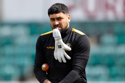 130424 - Newport County v Tranmere Rovers - Sky Bet League 2 -  Nick Townsend of Newport County warming up 