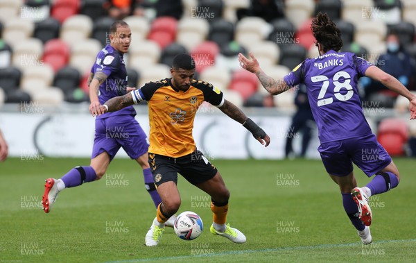 171020 - Newport County v Tranmere Rovers, Sky Bet League 2 - Joss Labadie of Newport County looks to line up a shot at goal