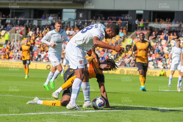 200822 - Newport County v Tranmere Rovers - Sky Bet League 2 - Thierry Nevers of Newport County tangles with Kyle Jameson of Tranmere Rovers 