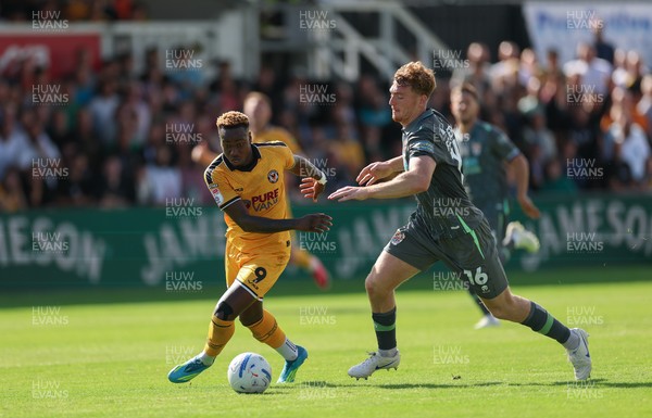 290826 Newport County v Tranmere Rovers, EFL Sky Bet League 2 - Shaquille Gwengwe of Newport County takes on Bobby Faulkner of Tranmere Rovers