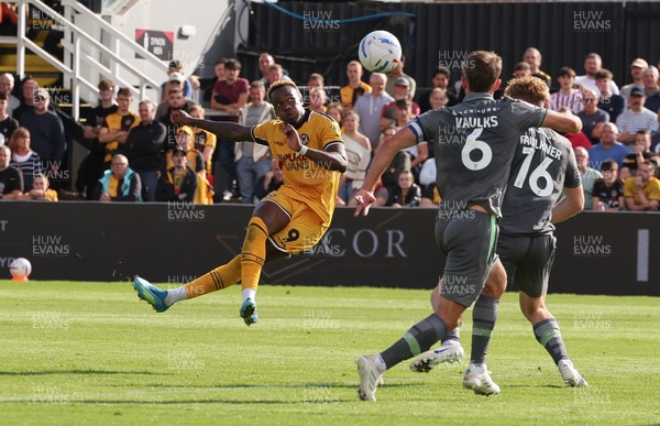 290826 Newport County v Tranmere Rovers, EFL Sky Bet League 2 - Shaquille Gwengwe of Newport County shoots to score County’s second goal