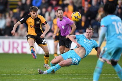 081125 - Newport County v Walsall - Sky Bet League 2 - Ben Lloyd of Newport County has a shot at goal