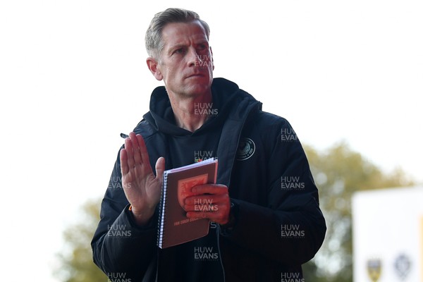 081125 - Newport County v Walsall - Sky Bet League 2 - Newport County Manager, David Hughes