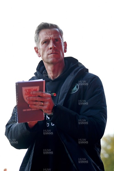 081125 - Newport County v Walsall - Sky Bet League 2 - Newport County Manager, David Hughes