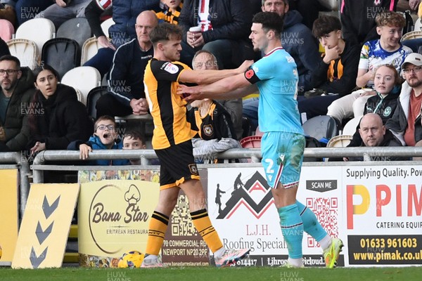 081125 - Newport County v Walsall - Sky Bet League 2 - Ben Lloyd of Newport County and Connor Barrett of Walsall have a disagreement