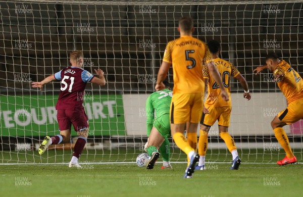 040919 - Newport County v West Ham U21s - Leasingcom Trophy - Anthony Scully of West Ham scores a goal to make the score 5-4 to West Ham