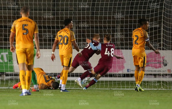 040919 - Newport County v West Ham U21s - Leasingcom Trophy - Anthony Scully of West Ham scores a goal to make the score 5-4 to West Ham