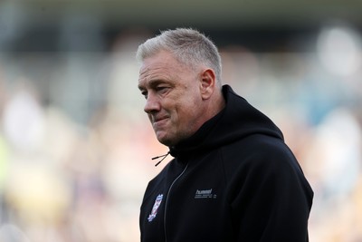 171026 - Newport County v York City, SkyBet League Two - York City Manager Scott Lindsey 