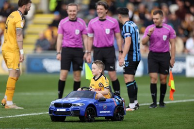 171026 - Newport County v York City, SkyBet League Two - Mascot delivers the match ball