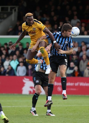 171026 - Newport County v York City, SkyBet League Two - Shaquille Gwengwe of Newport County goes up for the ball with Zak Johnson of York City 