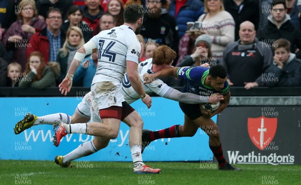 261215 - Newport Gwent Dragons v Cardiff Blues - Guinness PRO12 - Ashton Hewitt of Newport Gwent Dragons scores the first try of the game