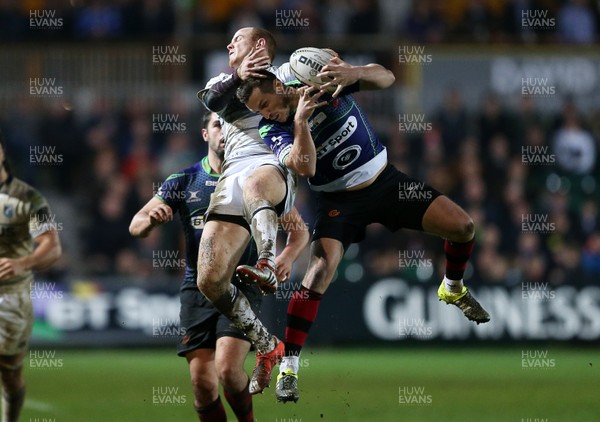 271215 - Newport Gwent Dragons v Cardiff Blues - Guinness PRO12 - Dan Fish of Cardiff Blues and Jason Tovey of Newport Gwent Dragons go up for the high ball