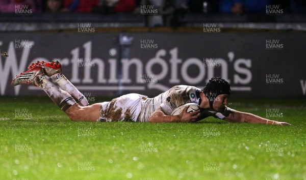 271215 - Newport Gwent Dragons v Cardiff Blues - Guinness PRO12 - Tom James of Cardiff Blues scores a try