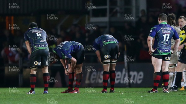 271215 - Newport Gwent Dragons v Cardiff Blues - Guinness PRO12 - Blues celebrate the win as the Dragons crushed by the last minute defeat