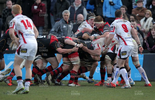 080315 - Newport Gwent Dragons v Ulster - Guinness PRO12 - Dragons push over to score a try