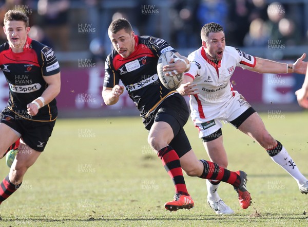 080315 - Newport Gwent Dragons v Ulster, Guinness PRO12 - Dragons' Dorian Jones breaks away