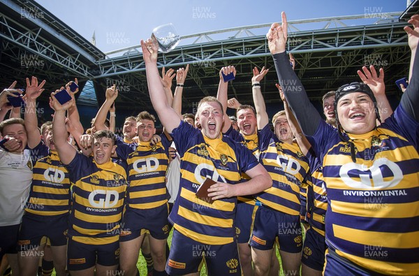 230416 - WRU - Bowl Final - Burry Port v Newport HSOB - Newport HSOB Captain Rhys Hunt lifts the Bowl with the team