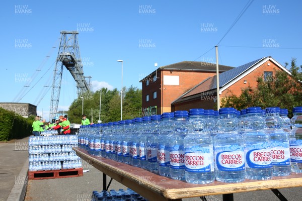 050519 - Newport Wales  Marathon and 10K - Volunteers make preparations at the 24mile and 6K drinks station at Newport Transporter Bridge 