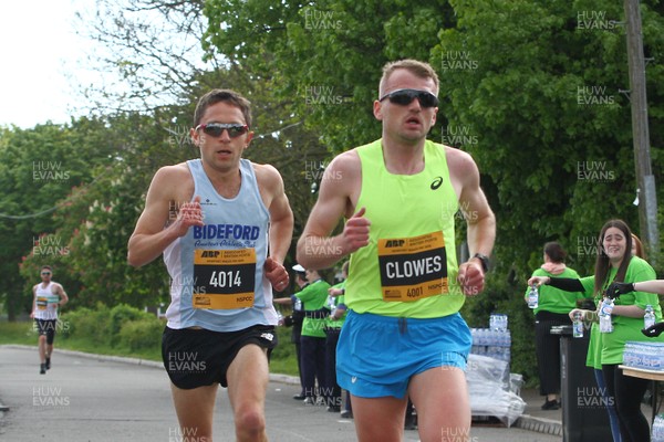 050519 - Newport Wales  Marathon and 10K - The 10K front runners at Newport Transporter Bridge 