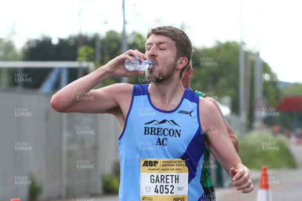 050519 - Newport Wales  Marathon and 10K - 10K runners take on refreshments at Newport Transporter Bridge 