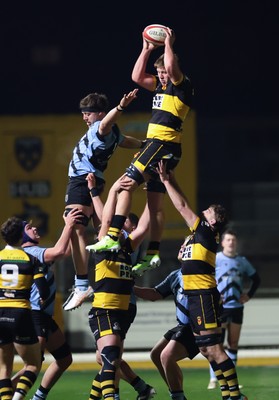 211125 - Newport RFC v Cardiff RFC, Super Rugbi Cymru - Barny Langton-Cryer of Newport wins the line out