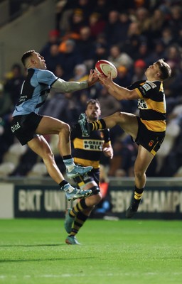 211125 - Newport RFC v Cardiff RFC, Super Rugbi Cymru - Dewi Cross of Cardiff and Jac Lloyd of Newport compete for the ball