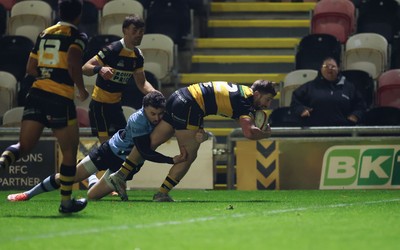 211125 - Newport RFC v Cardiff RFC, Super Rugbi Cymru - Chay Foster-Smith of Newport dives over to score try