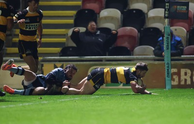 211125 - Newport RFC v Cardiff RFC, Super Rugbi Cymru - Chay Foster-Smith of Newport dives over to score try