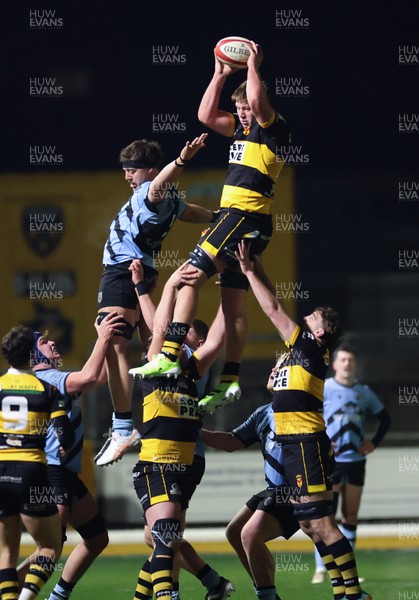 211125 - Newport RFC v Cardiff RFC, Super Rugbi Cymru - Barny Langton-Cryer of Newport wins the line out