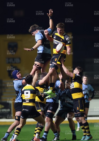 211125 - Newport RFC v Cardiff RFC, Super Rugbi Cymru - Barny Langton-Cryer of Newport wins the line out