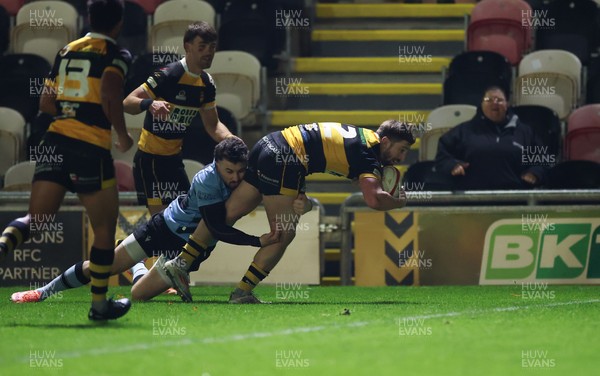 211125 - Newport RFC v Cardiff RFC, Super Rugbi Cymru - Chay Foster-Smith of Newport dives over to score try