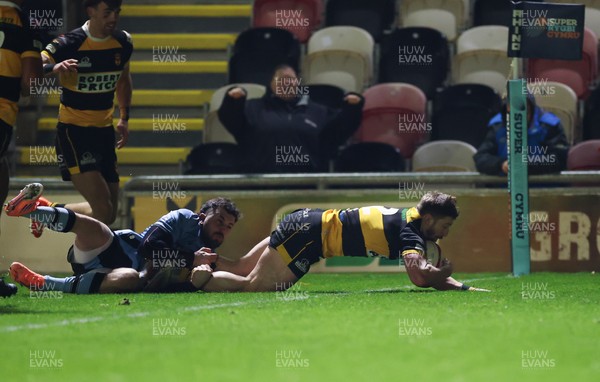 211125 - Newport RFC v Cardiff RFC, Super Rugbi Cymru - Chay Foster-Smith of Newport dives over to score try