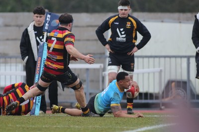 150225 - Newport RFC v Carmarthen Quins - Super Rygbi Cymru (SRC) - Ashton Hewitt of Newport scores try