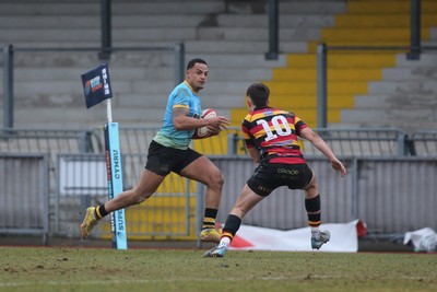 150225 - Newport RFC v Carmarthen Quins - Super Rygbi Cymru (SRC) - Ashton Hewitt of Newport takes on Ellis Payne of Carmarthen