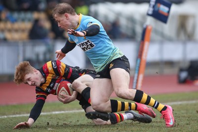 150225 - Newport RFC v Carmarthen Quins - Super Rygbi Cymru (SRC) - Ifan Davies of Carmarthen beats David Richards of Newport to a loose ball