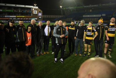 070326 - Newport RFC v Llandovery RFC - SRC Cup Final - Tyron Morris, Newport Head Coach leads his sides huddle at full time