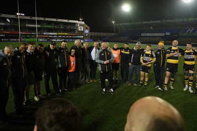 070326 - Newport RFC v Llandovery RFC - SRC Cup Final - Tyron Morris, Newport Head Coach leads his sides huddle at full time