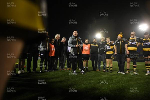 070326 - Newport RFC v Llandovery RFC - SRC Cup Final - Tyron Morris, Newport Head Coach leads his sides huddle at full time