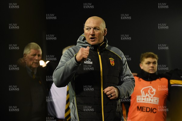 070326 - Newport RFC v Llandovery RFC - SRC Cup Final - Tyron Morris, Newport Head Coach leads his sides huddle at full time