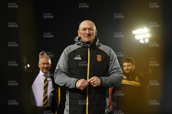 070326 - Newport RFC v Llandovery RFC - SRC Cup Final - Tyron Morris, Newport Head Coach leads his sides huddle at full time