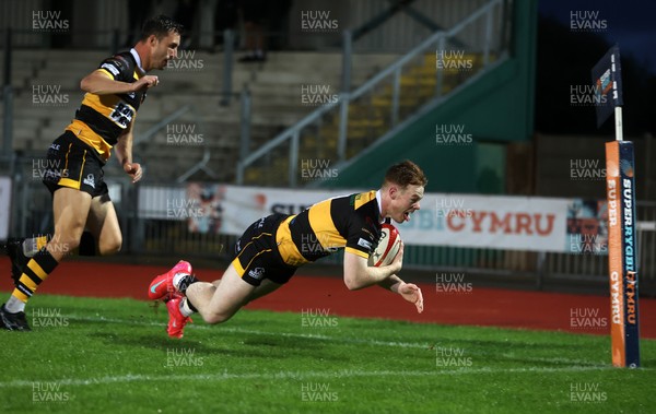120925 - Newport RFC v Llandovery RFC - Super Rygbi Cymru SRC - Fin Baker of Newport scores a try