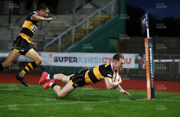 120925 - Newport RFC v Llandovery RFC - Super Rygbi Cymru SRC - Fin Baker of Newport scores a try