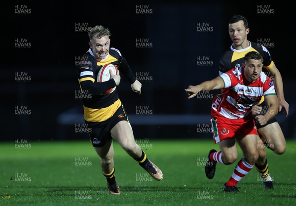 120925 - Newport RFC v Llandovery RFC - Super Rygbi Cymru SRC - Carwyn Penny of Newport makes a break