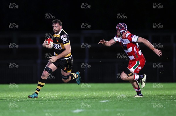 120925 - Newport RFC v Llandovery RFC - Super Rygbi Cymru SRC - Ben Roach of Newport makes a break