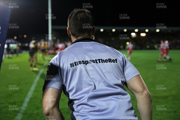 120925 - Newport RFC v Llandovery RFC - Super Rygbi Cymru SRC - Linesman wearing a Respect the Ref shirt