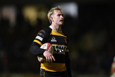 090426 - Newport RFC v Pontypool RFC - Super Rygbi Cymru - Carwyn Penny of Newport