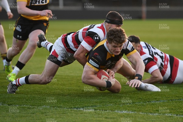 090426 - Newport RFC v Pontypool RFC - Super Rygbi Cymru - Joe Westwood of Newport dives over to score the first try of the game