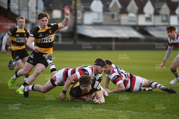 090426 - Newport RFC v Pontypool RFC - Super Rygbi Cymru - Joe Westwood of Newport dives over to score the first try of the game