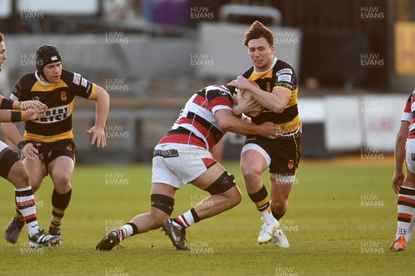 090426 - Newport RFC v Pontypool RFC - Super Rygbi Cymru - Harri Ackerman of Newport is challenged by Joe Davies of Pontypool