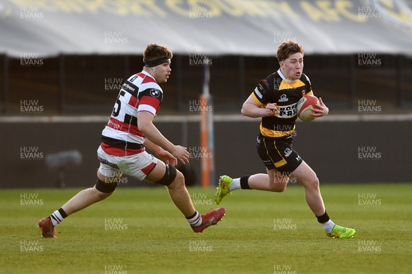 090426 - Newport RFC v Pontypool RFC - Super Rygbi Cymru - Harrison James of Newport is challenged by Ellis Davies of Pontypool